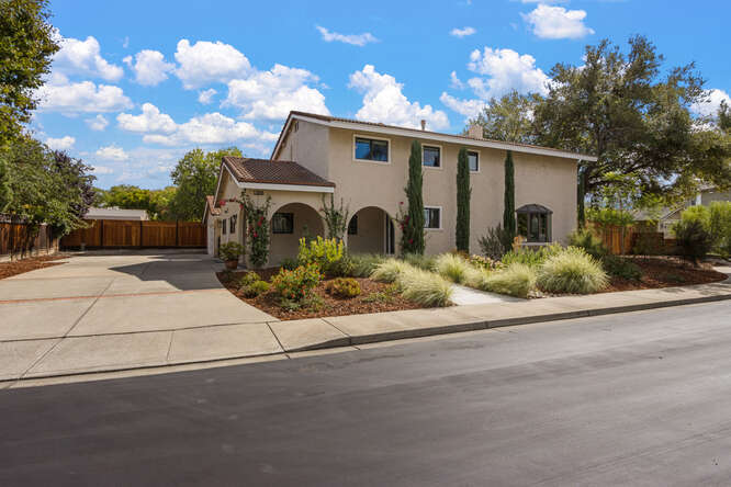 1368 Pegan Common Livermore CA small 058 055 IMG 4427 666x444 72dpi