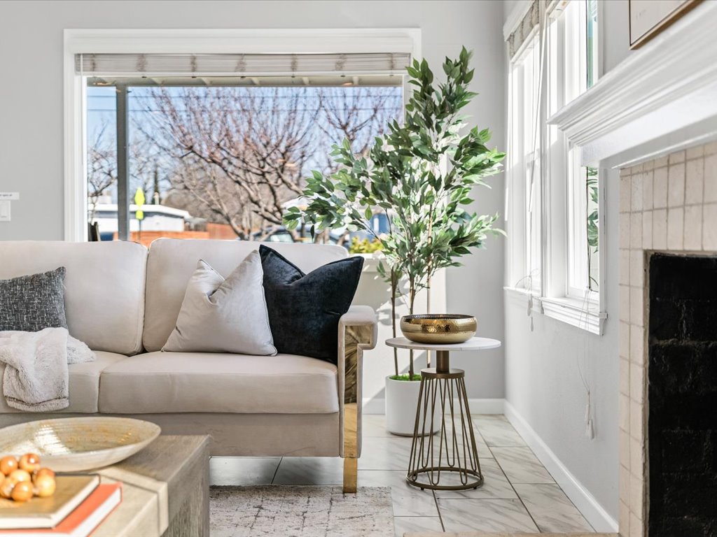 633 N P St Livermore 20 633 N P St 18 Living Room