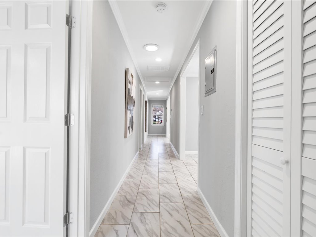 633 N P St Livermore 32 633 N P St 30 Hallway