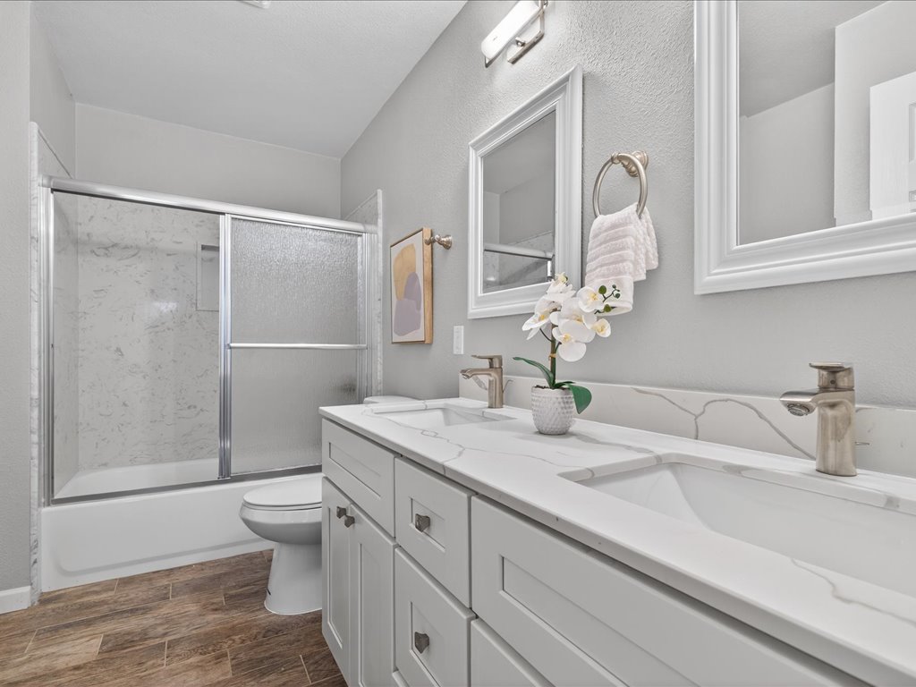 633 N P St Livermore 38 633 N P St 36 Bathroom